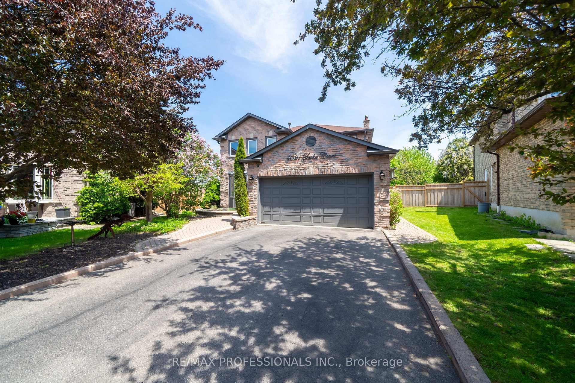 4021 Sasha Court, Mississauga, ON L4W 3K9 - Photo 1