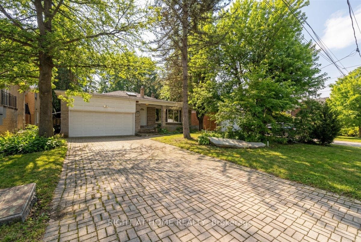 23 Christine Crescent, Thornhill / Willowdale, ON M2R 1A4 - Photo 1