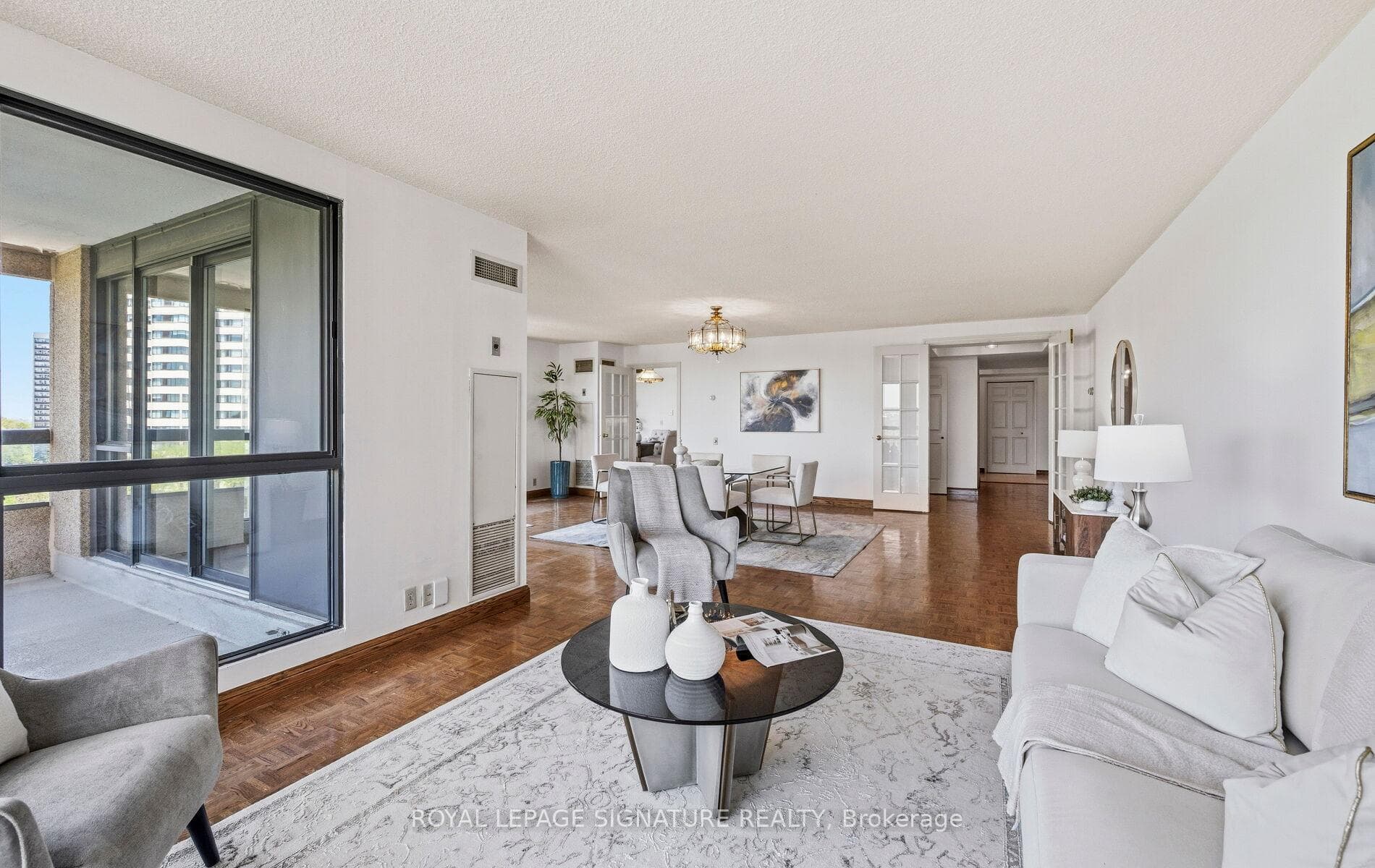 3 Concorde Place Unit 805, Don Mills / Parkwoods / Victoria Village, ON M3C 3K7 - Photo 1