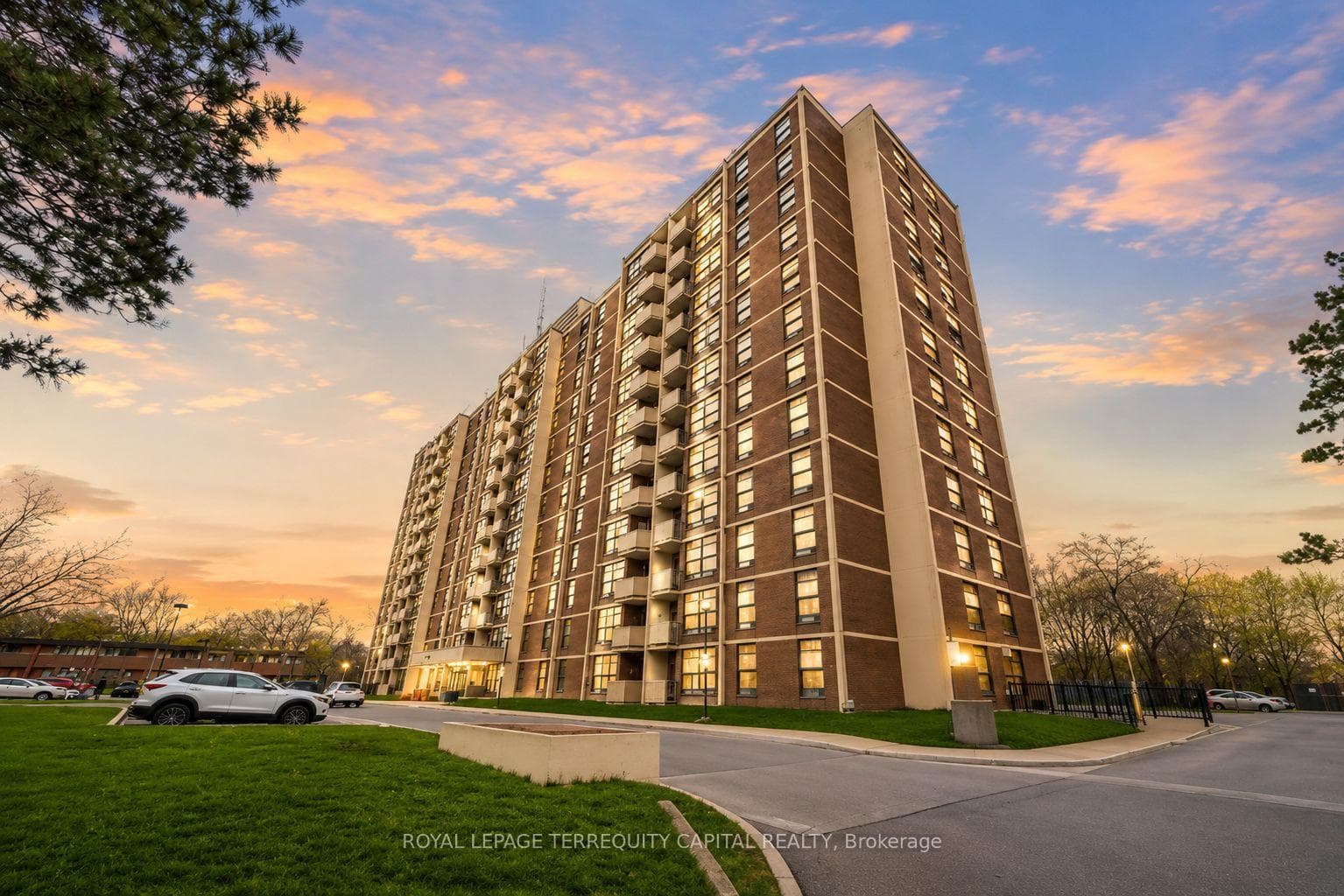 345 Driftwood Avenue Unit 1109, Downsview / Black Creek, ON M3N 2P4 - Photo 1