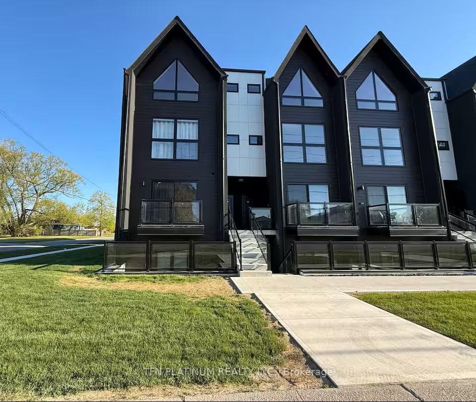 7277 Wilson Crescent Unit 101, Niagara Falls, ON L2G 4R8 - Photo 1