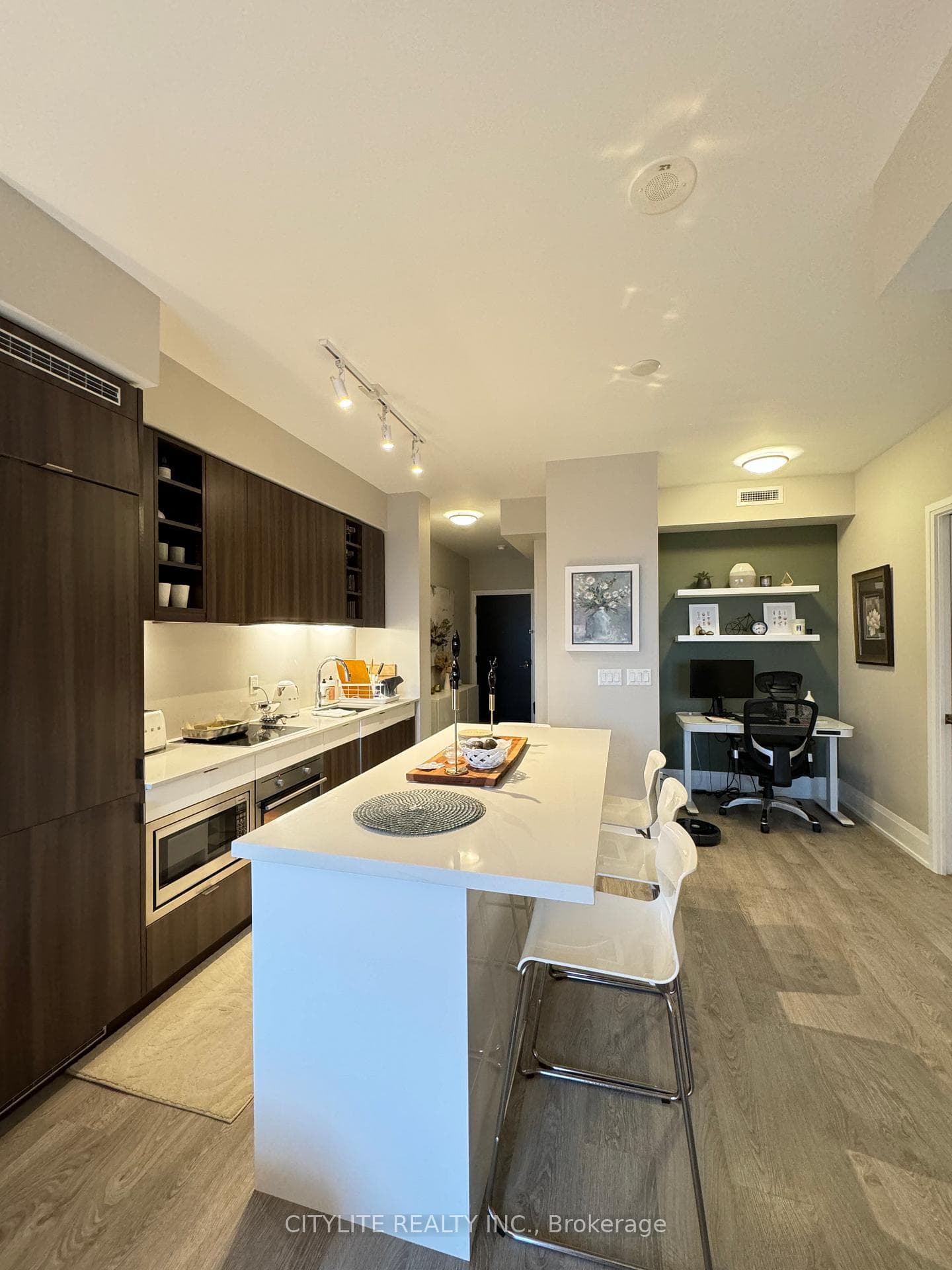 101 Erskine Avenue Unit 1805, Leaside / Davisville, ON M4P 0C5 - Photo 1