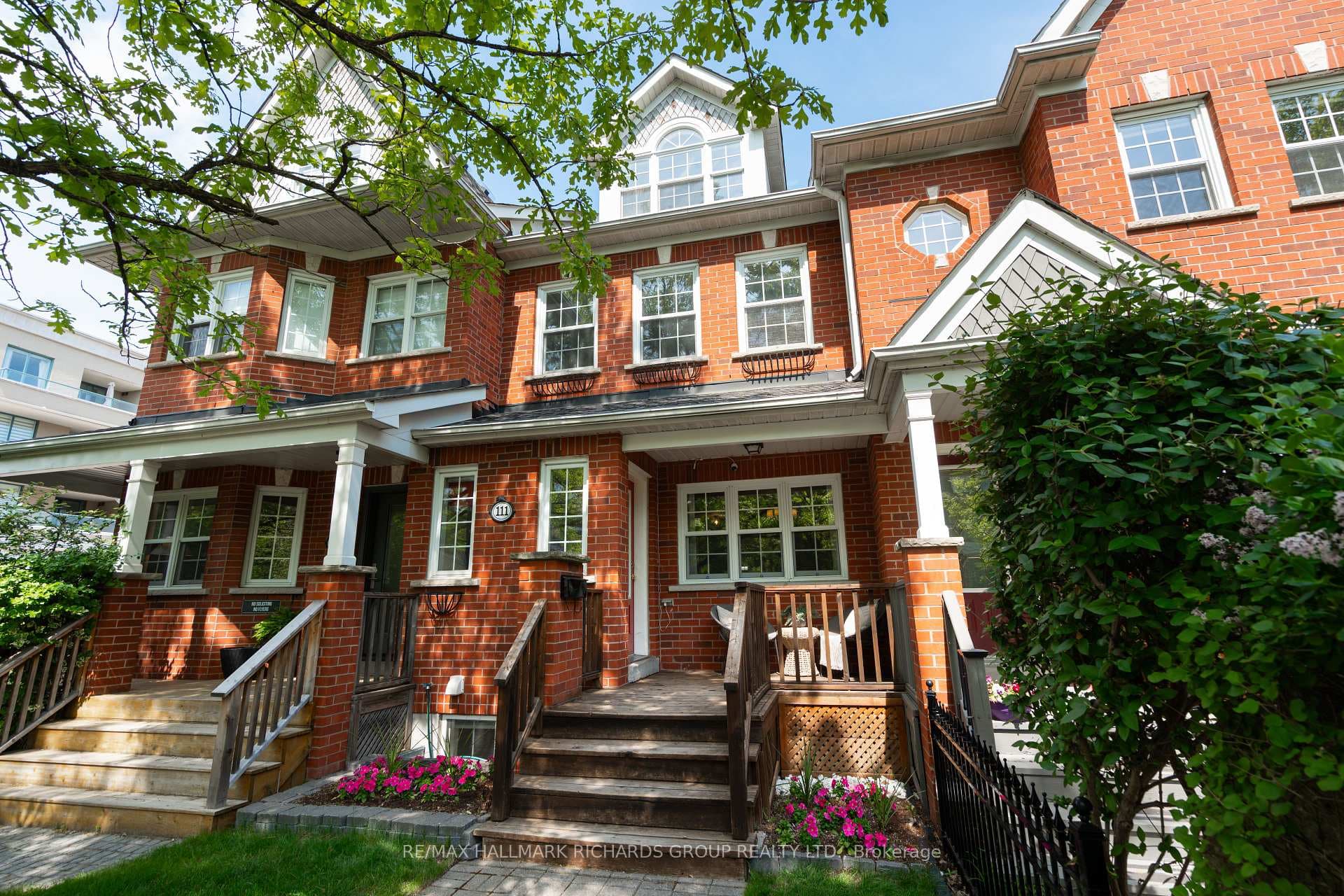 111 Winners Circle, The Beaches / Upper Beaches, ON M4L 3Y7 - Photo 1