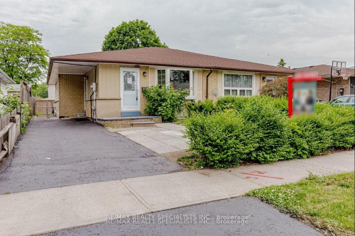 39 Seaborn (Bsmt) Road Unit Bsmt, Brampton, ON L6V 2B8 - Photo 1