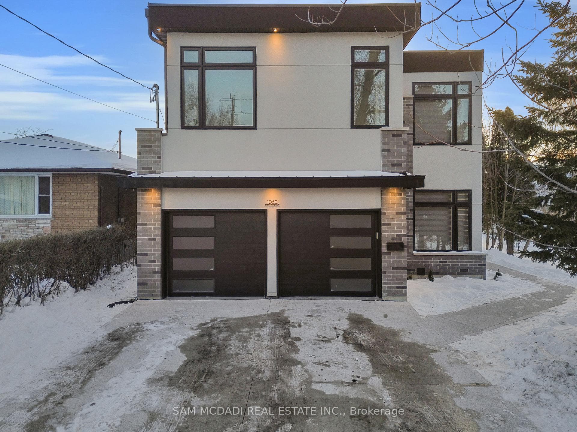1050 Edgeleigh Avenue, Mississauga, ON L5E 2G1 - Photo 1