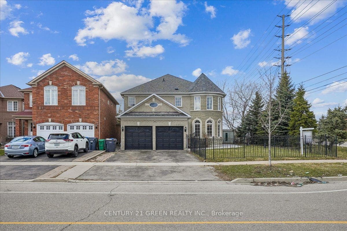 1031 Blueheron Boulevard, Mississauga, ON L5V 2J8 - Photo 1