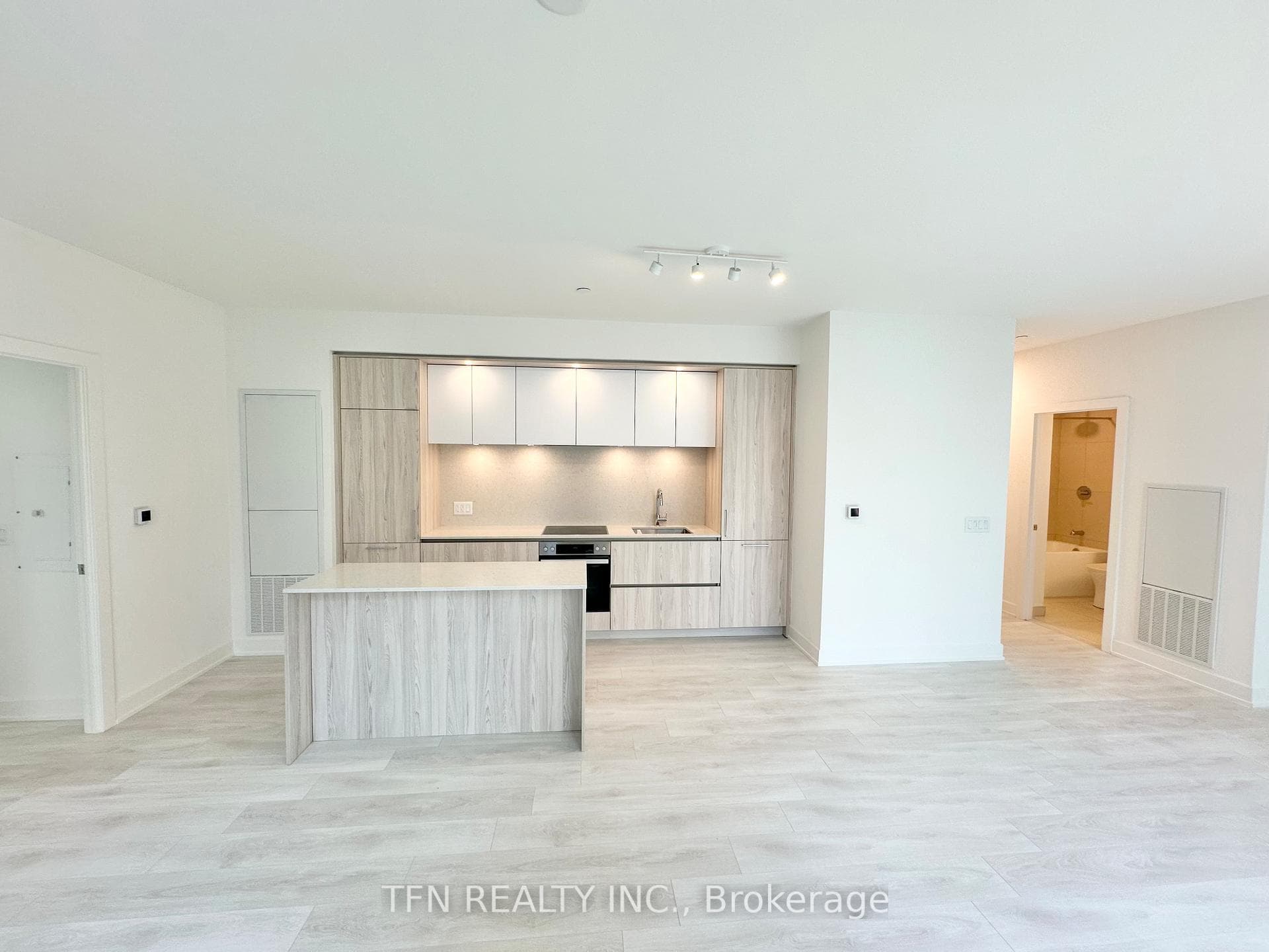 15 Mercer Street Unit 323, Toronto C01