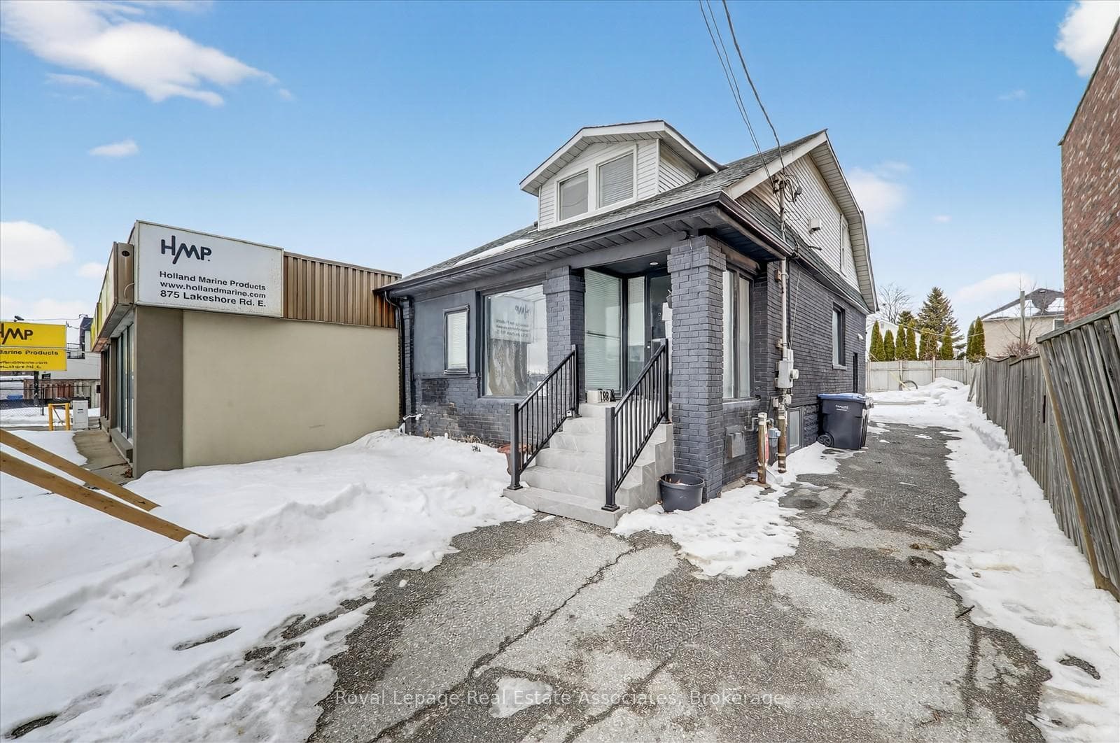 881 Lakeshore Road, Mississauga, ON L5E 1E2 - Photo 1