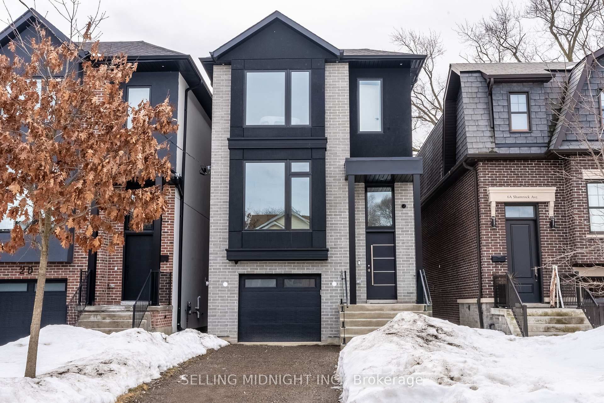 2E Shamrock Avenue, Liberty Village / Parkdale / South Parkdale, ON M8W 1C8 - Photo 1