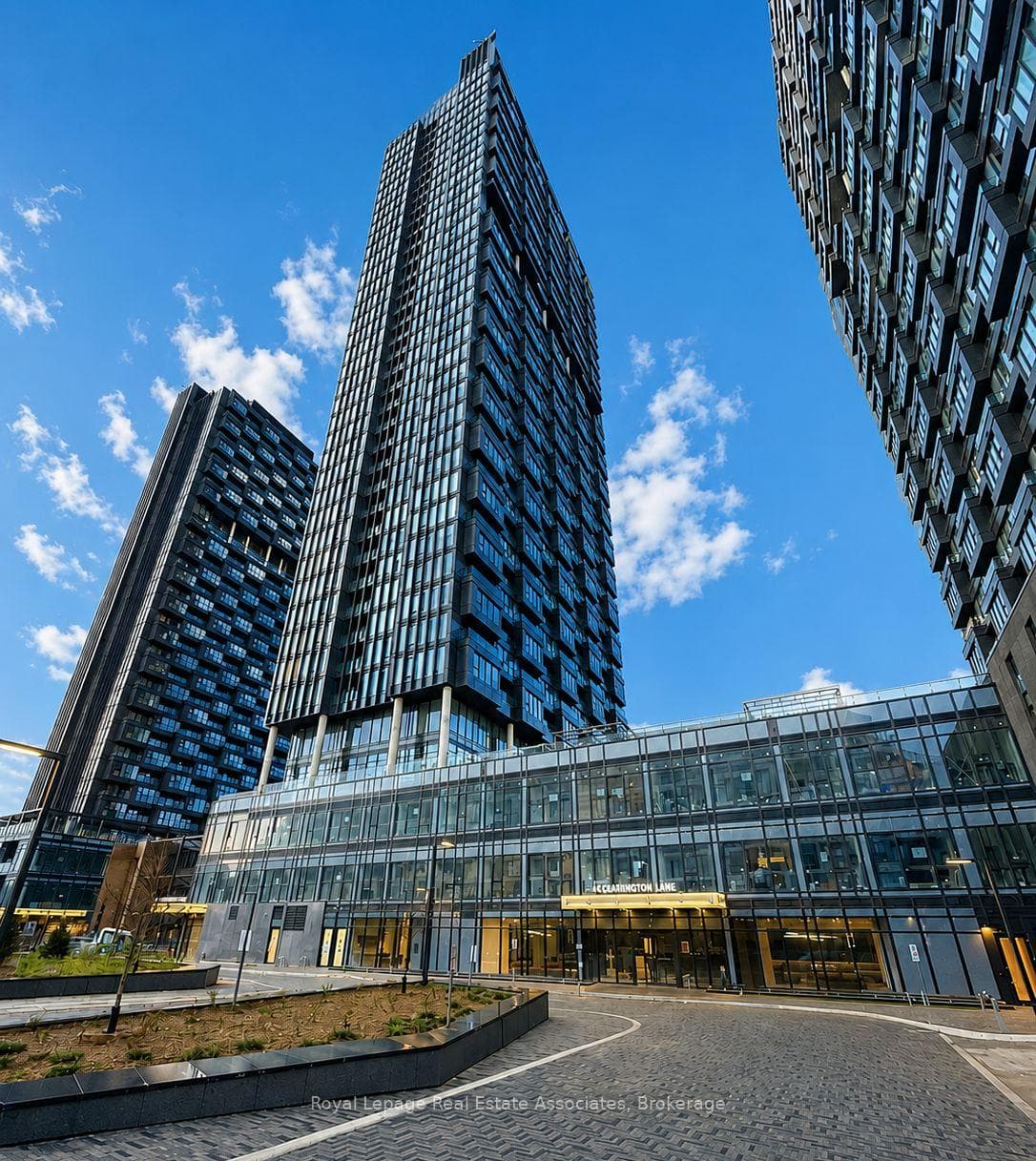1 Quarrington Lane Unit 1004, Don Mills / Parkwoods / Victoria Village, ON M3C 0S4 - Photo 1