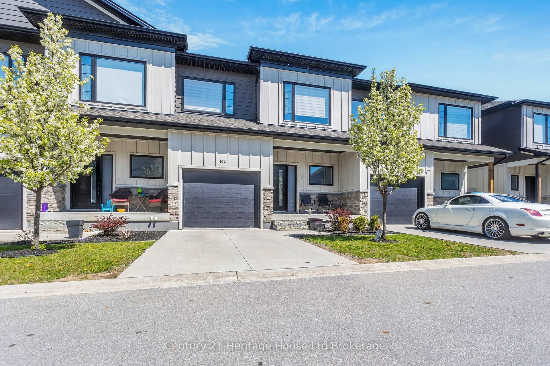 360 Quarter Town Line Unit 102, Tillsonburg, ON N4G 0H7 - Photo 1