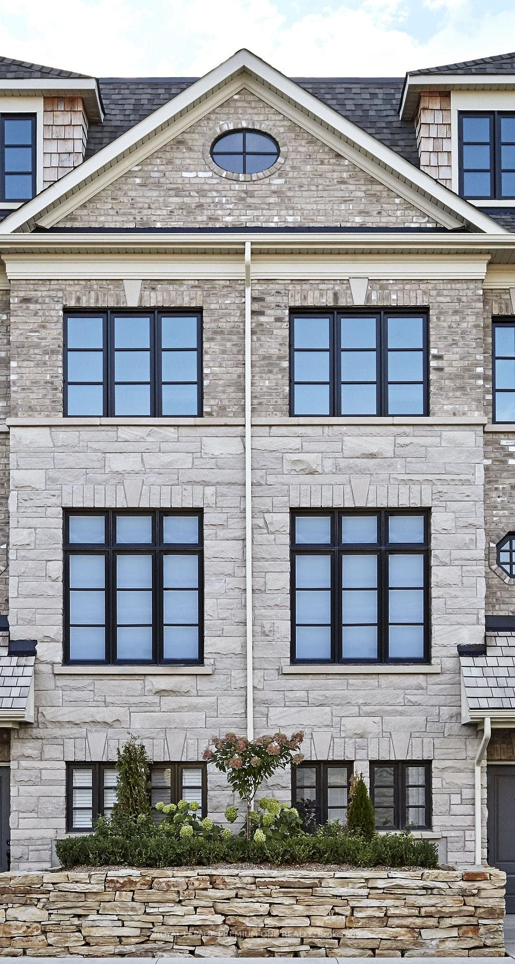 40 Lunar Crescent Unit 60, Mississauga, ON L5M 2R5 - Photo 1