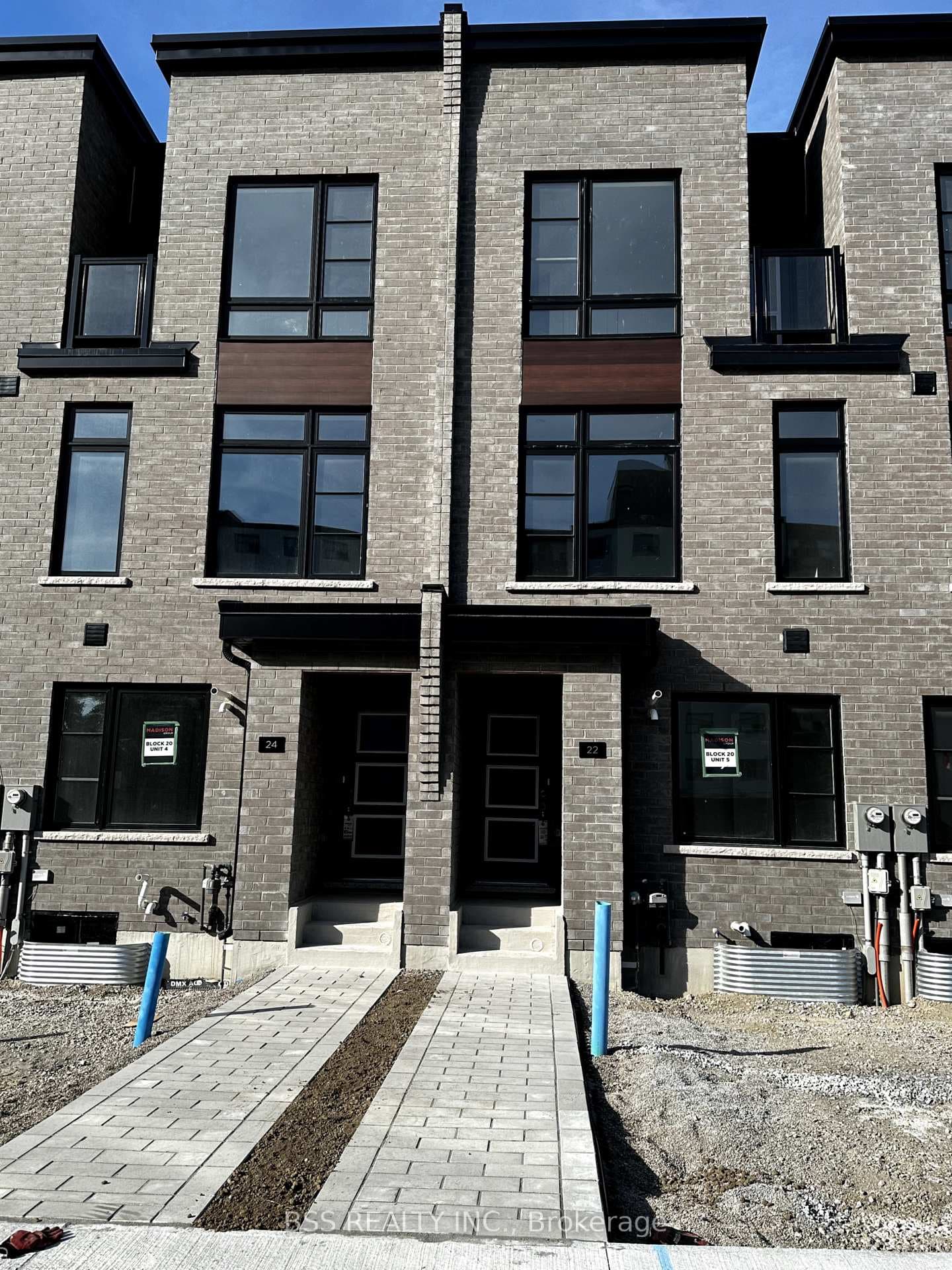 22 Akil Thomas Gardens, Scarborough (West Hill / Highland Creek), ON M1P 0G3 - Photo 1