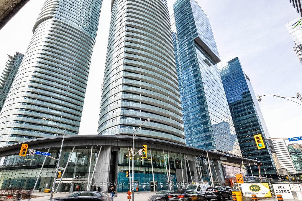 14 York Street Unit 607, Downtown Toronto / Waterfront, ON M5J 0B1 - Photo 1