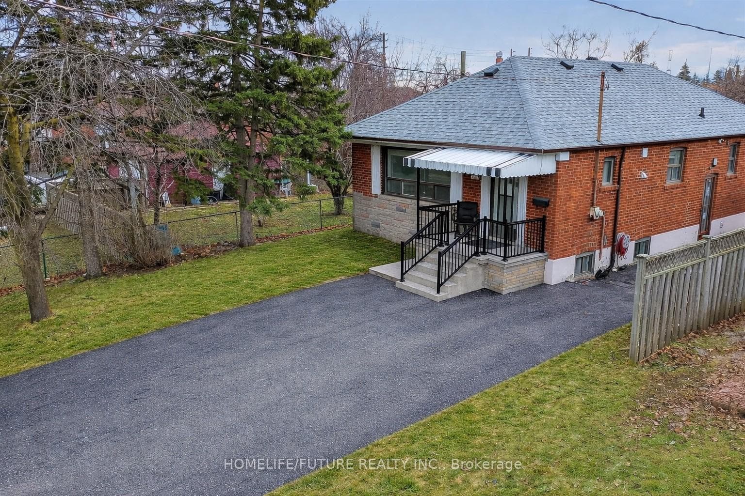 229 Flora Drive Unit Main, Dorset Park / Kennedy Park, ON M1P 1B2 - Photo 1