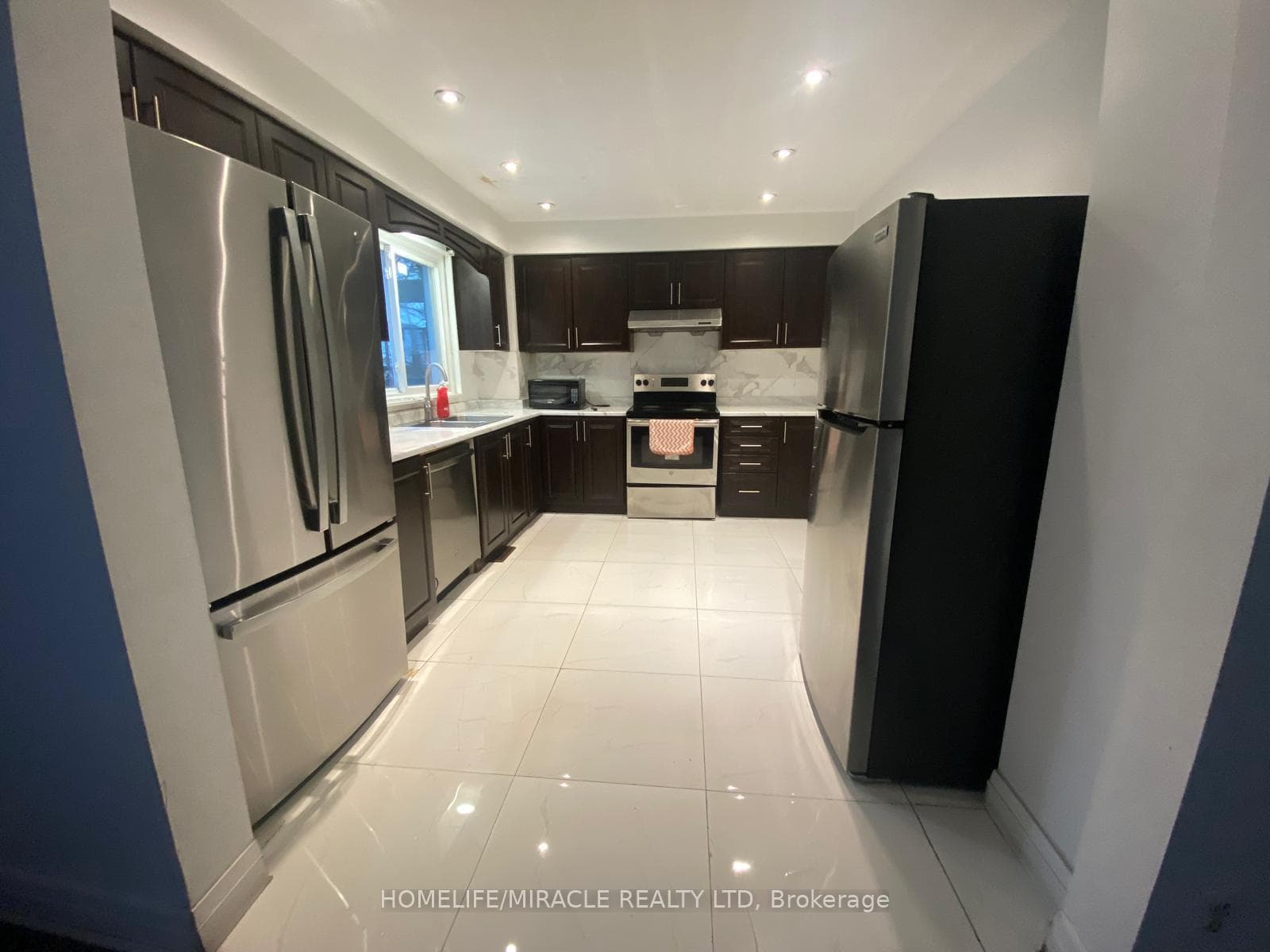 127 Fanshawe Drive, Brampton, ON L6Z 1A8 - Photo 1