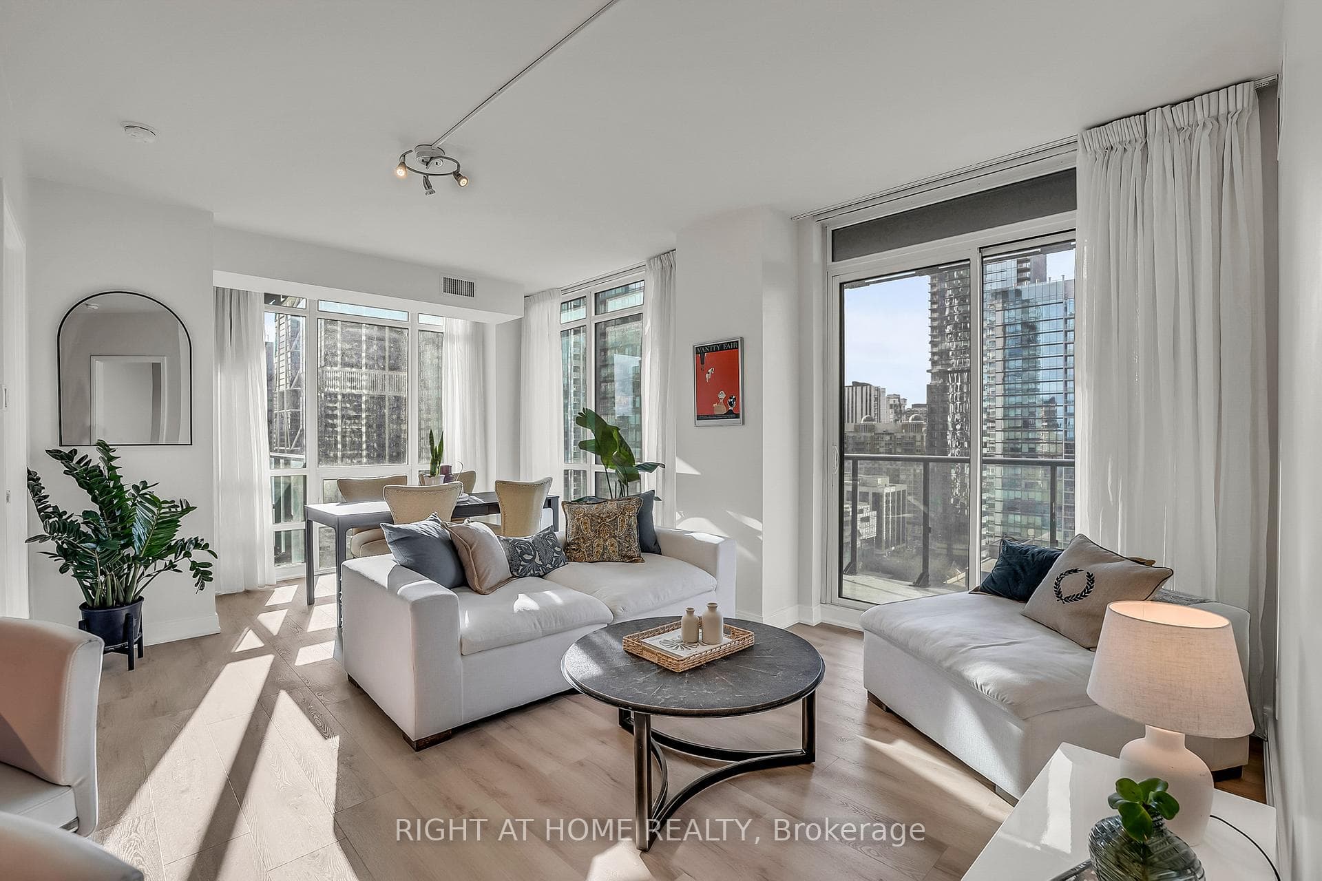 825 Church Street Unit 2109, Rosedale / Moore Park, ON M4W 3Z4 - Photo 1