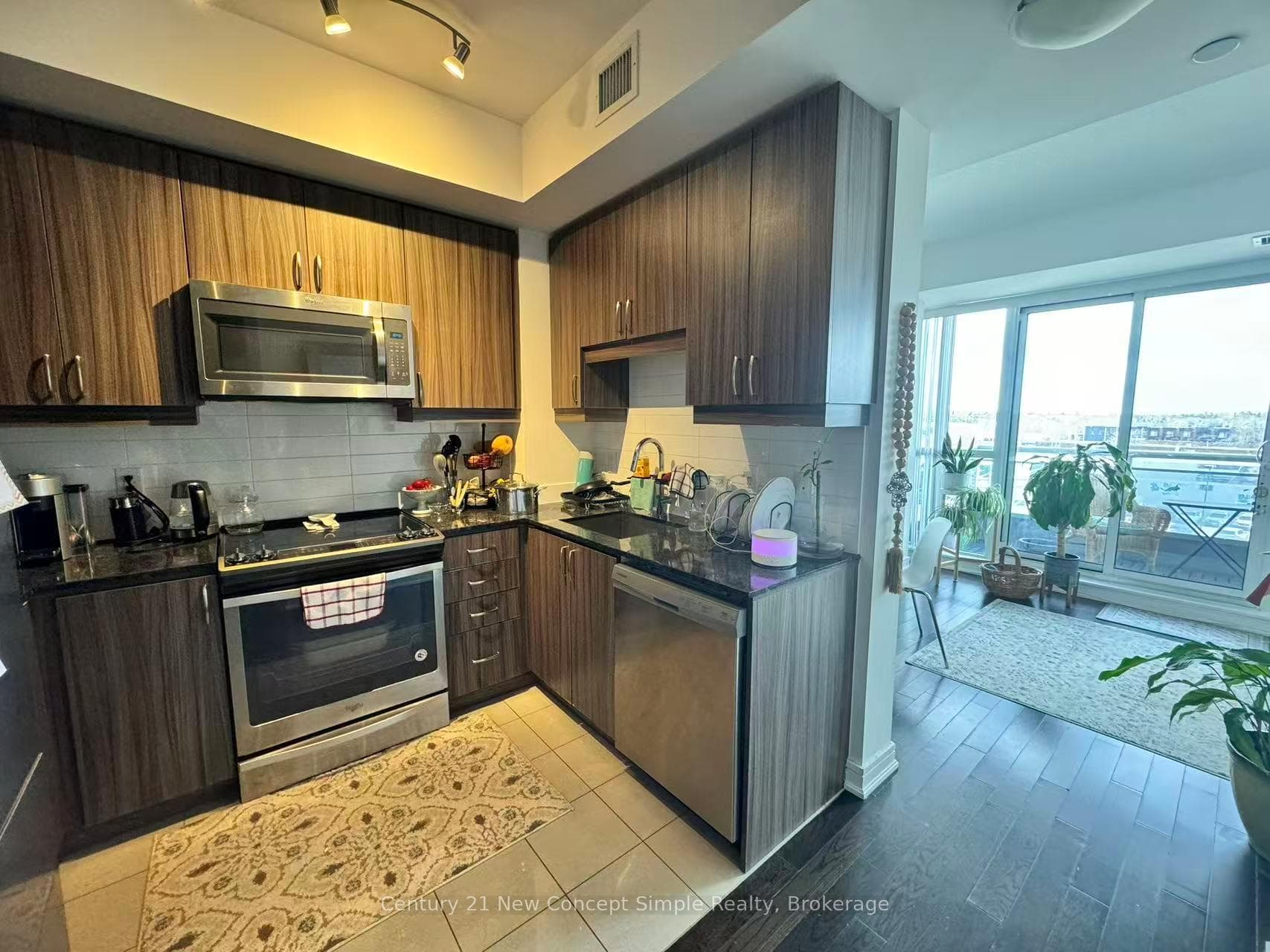 9205 Yonge Street Unit 404, Richmond Hill, ON L4C 1V5 - Photo 1