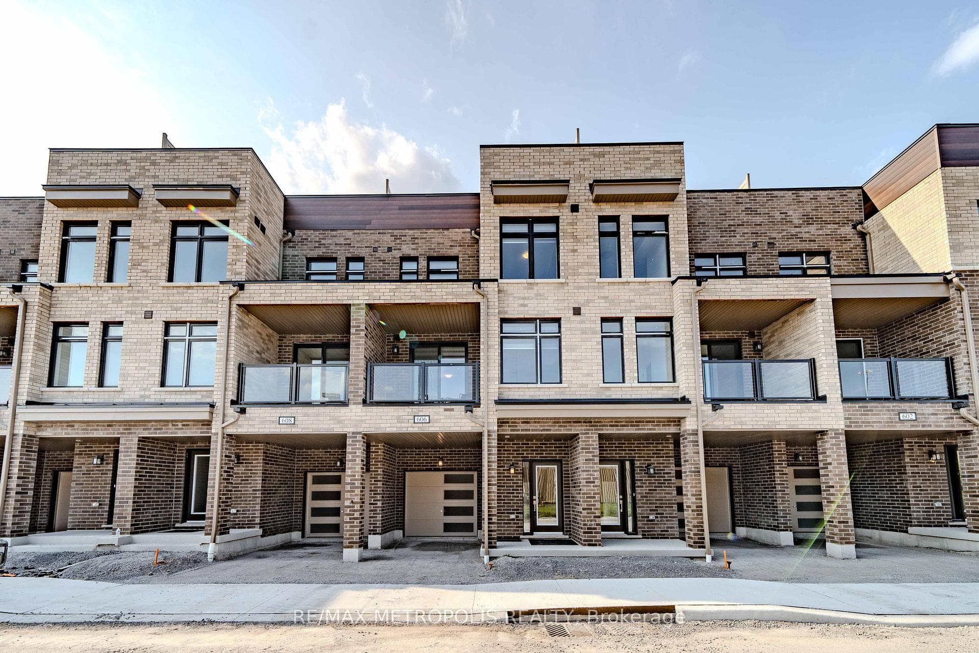 1865 Pickering Parkway Unit 606, Pickering, ON L1V 0H2 - Photo 1