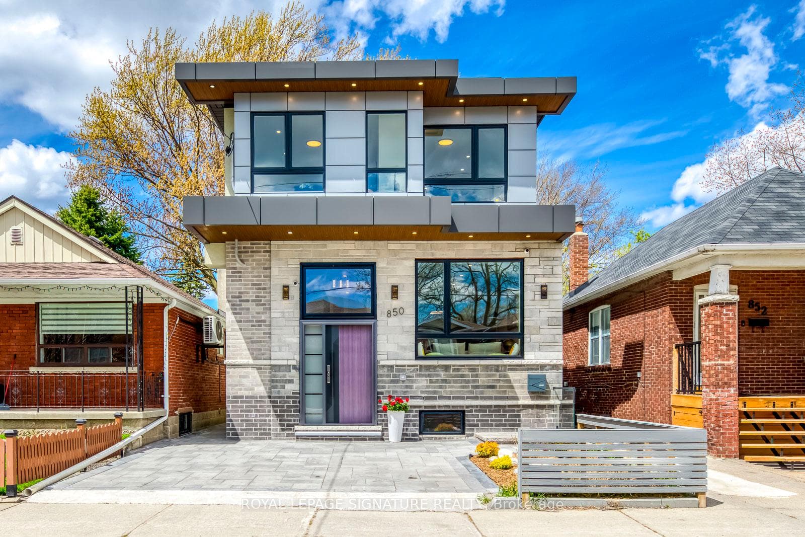 850 Cosburn Avenue, Danforth / East York, ON M4C 2W2 - Photo 1