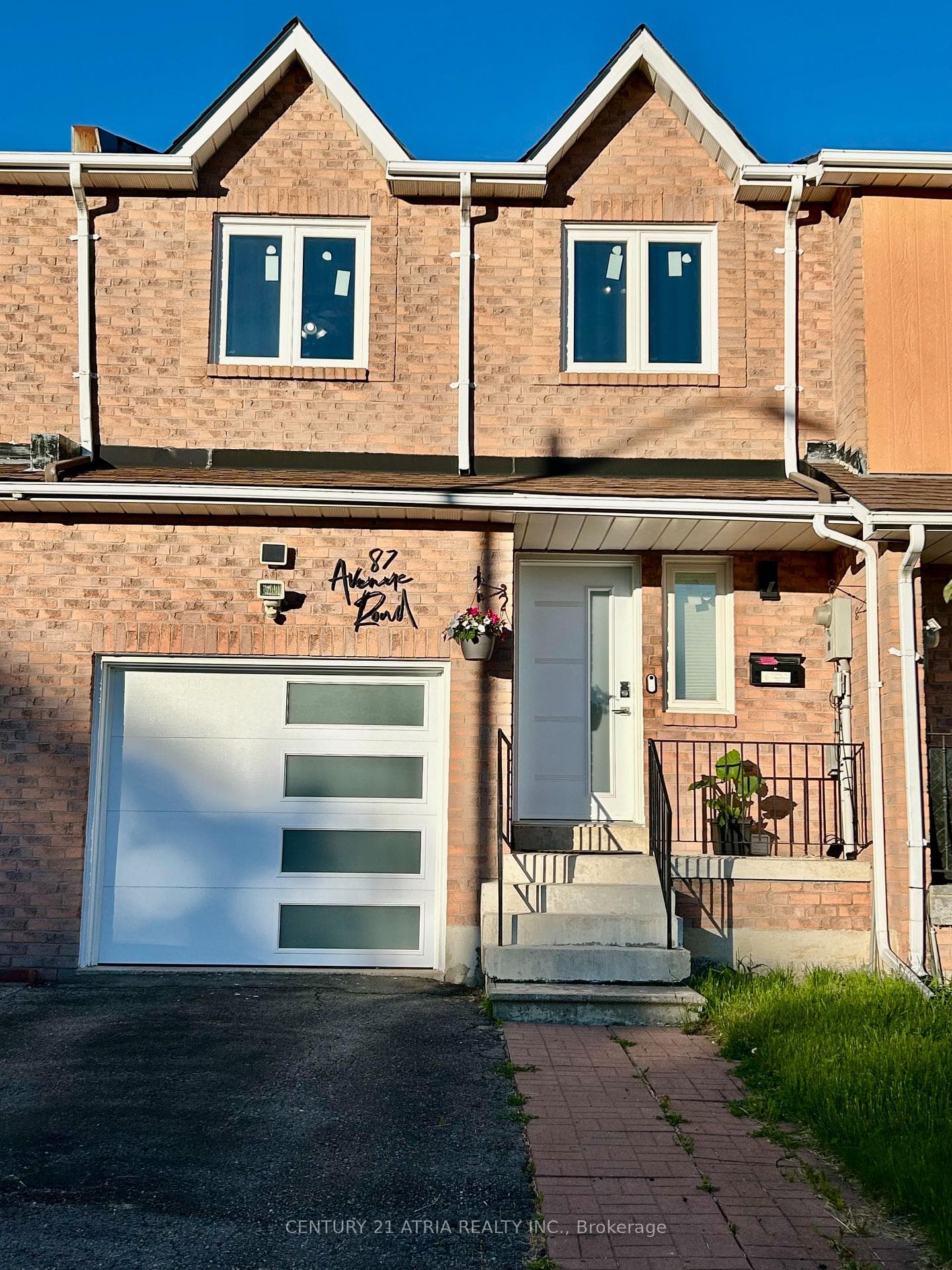 87 Avenue Road, Richmond Hill, ON L4C 9N6 - Photo 1