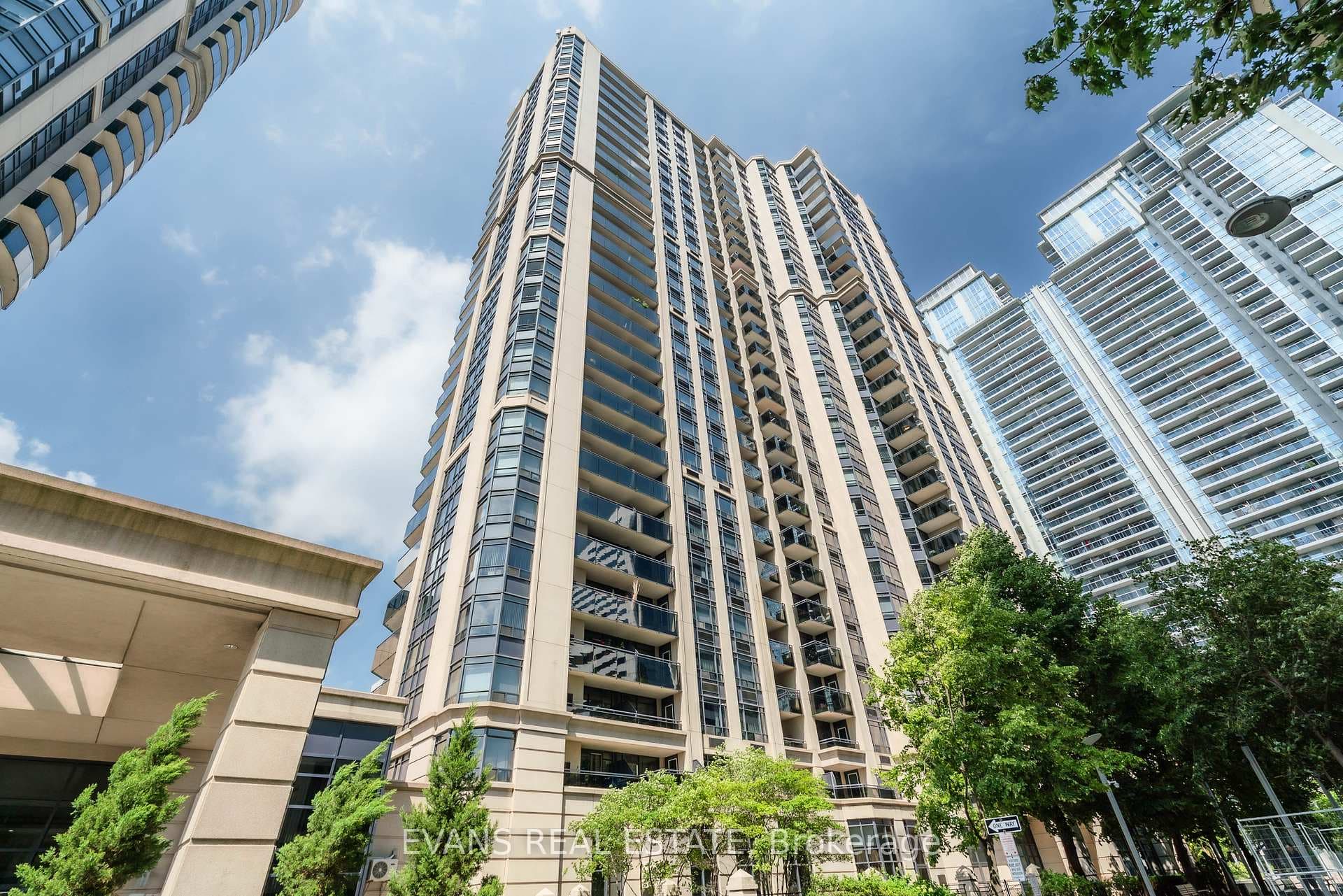 206-155 Beecroft Rd Exterior