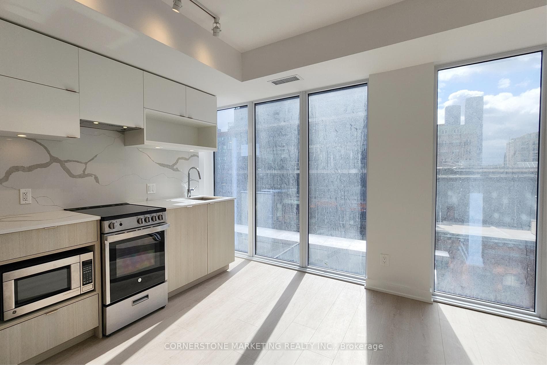 100 Queen Street Unit 1008, Toronto C08