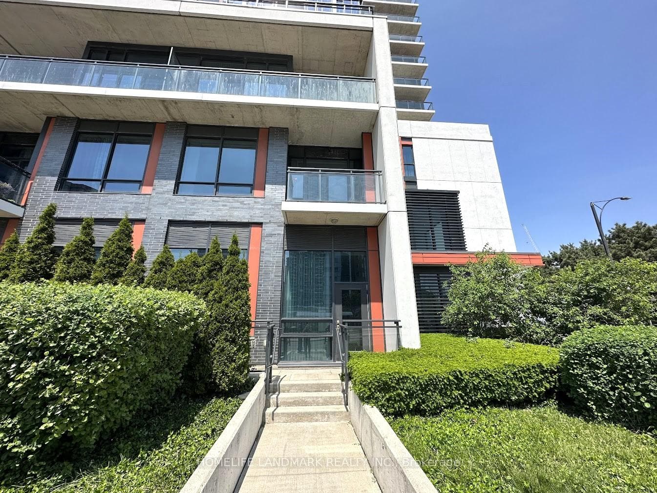 55 Eglinton Avenue Unit 109, Mississauga, ON L5R 3P5 - Photo 1