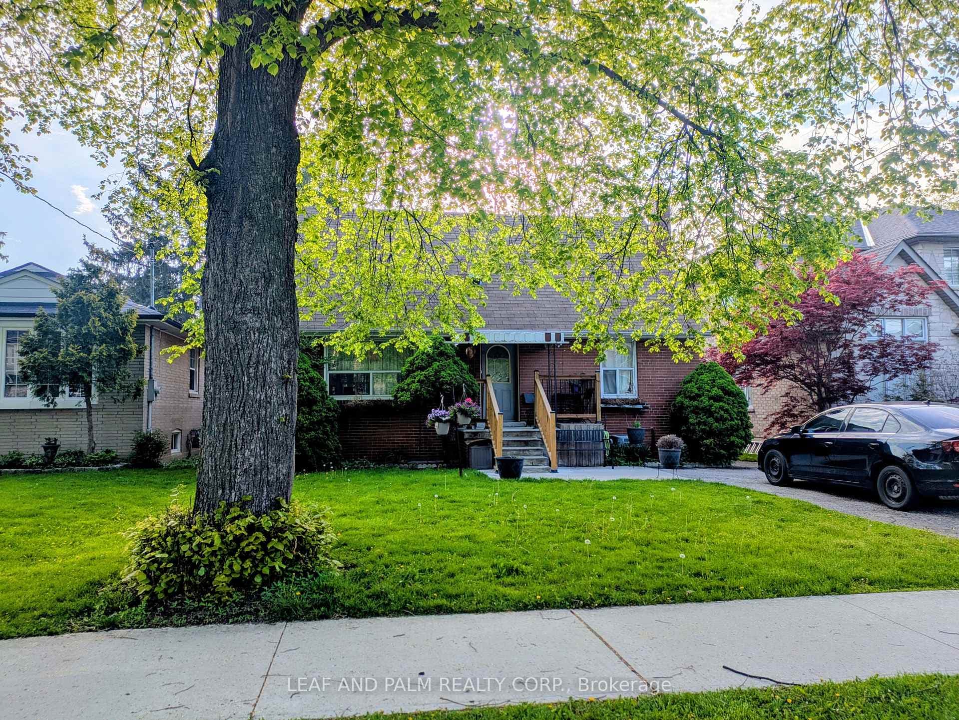 69 Shaver Avenue, Toronto W08