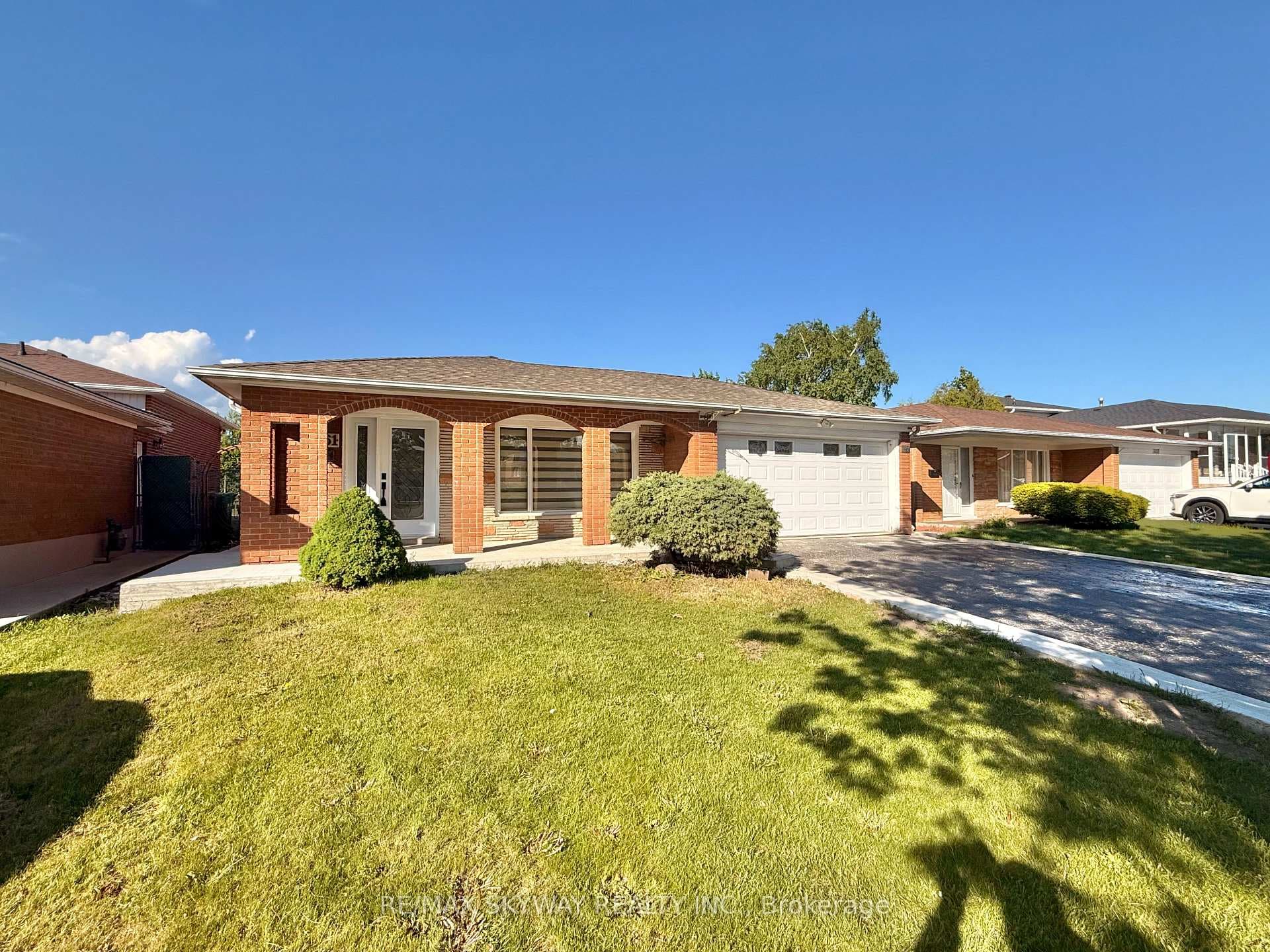 7461 Netherwood Road, Mississauga, ON L4T 2N7 - Photo 1