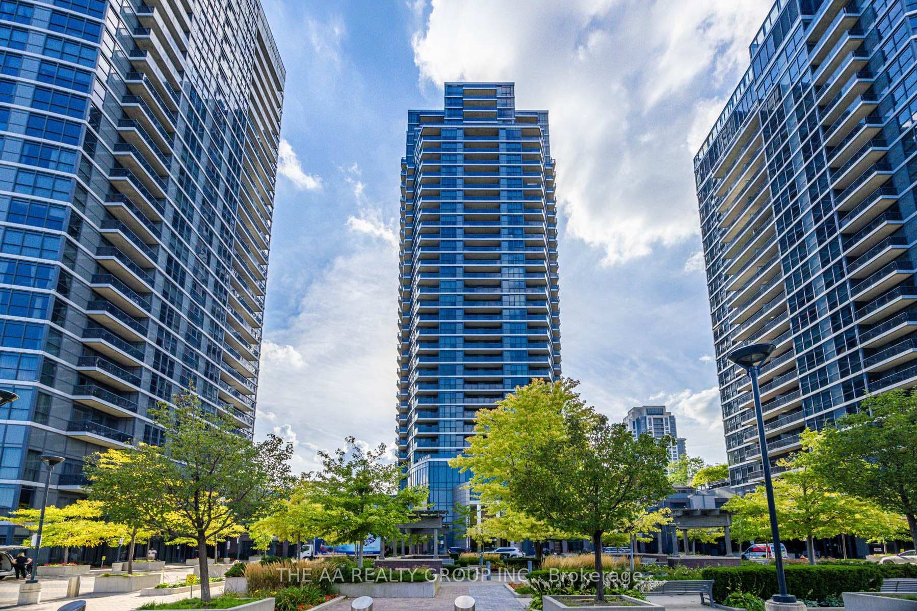 5 Valhalla Inn Road Unit 2111, Toronto W08
