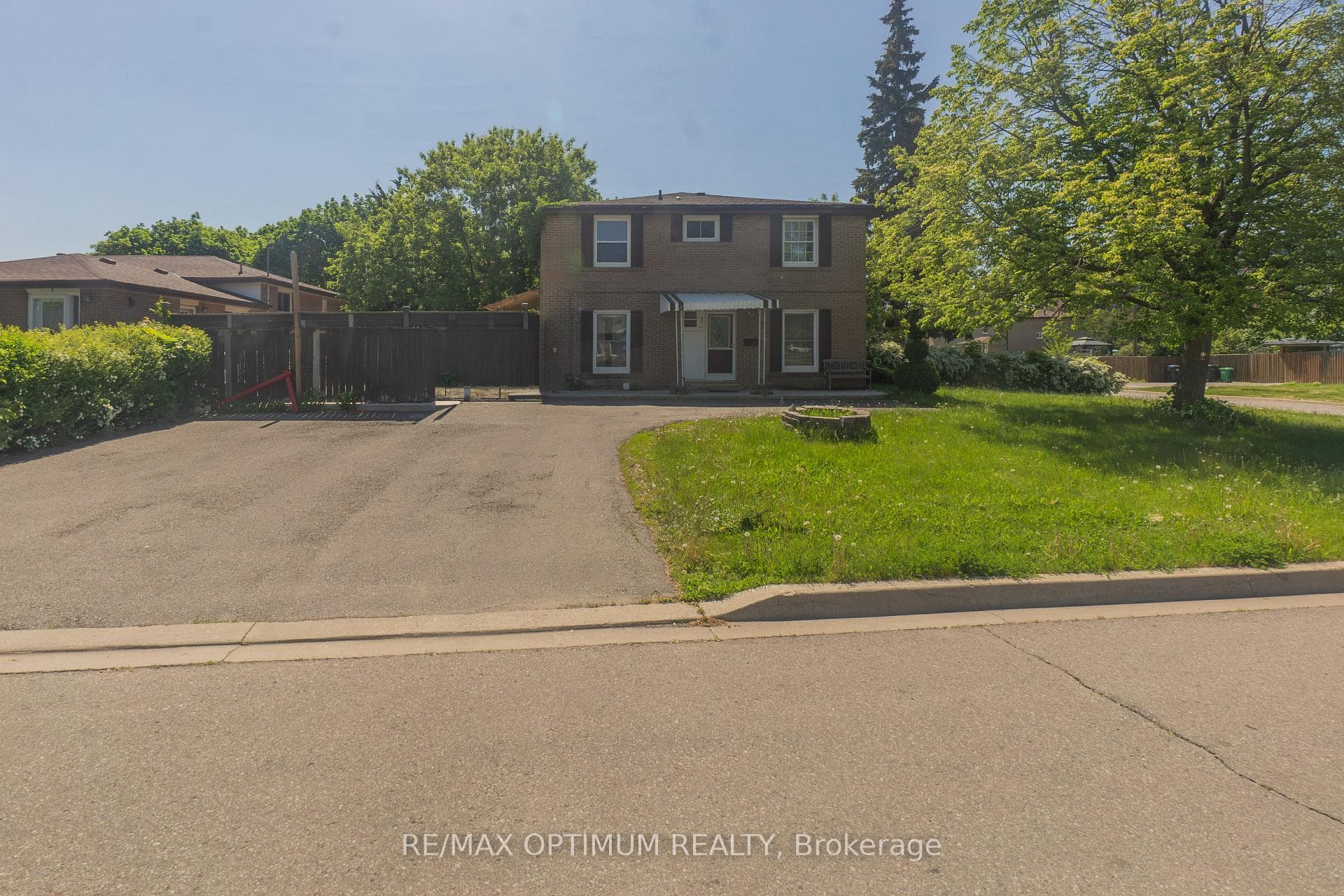 3 Dunwich Place, Brampton, ON L6T 1K3 - Photo 1