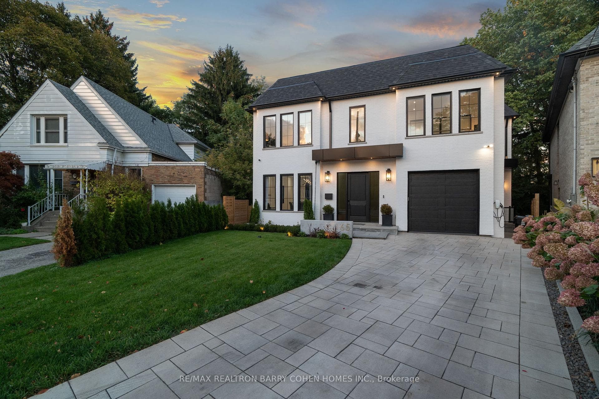 165 Leacrest Road, Flemingdon Park / Don Mills, ON M4G 1E7 - Photo 1
