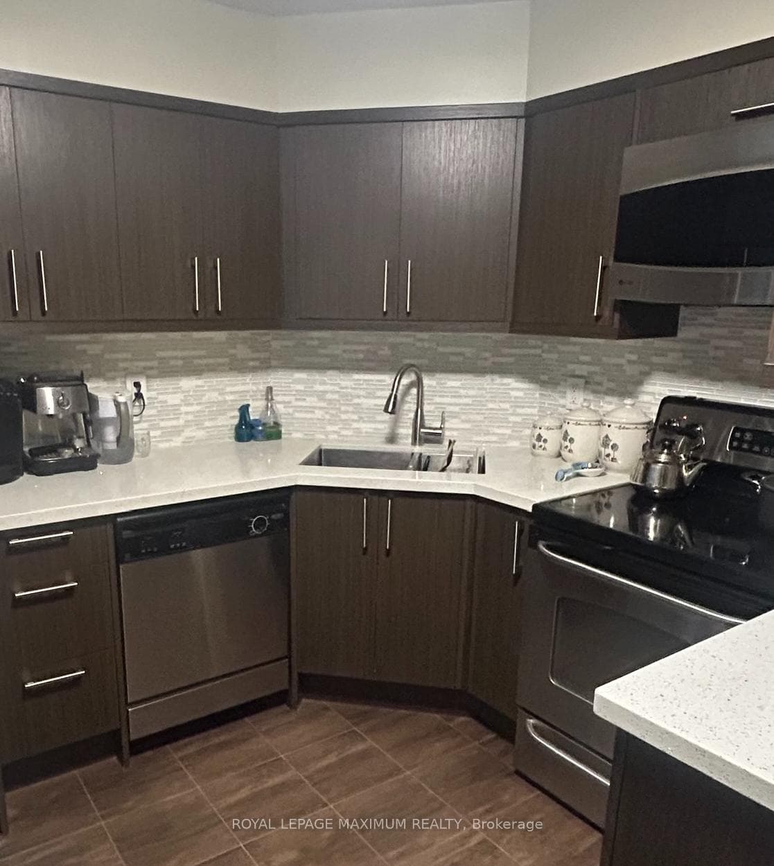 61 Markbrook Lane Unit 811, Etobicoke (West Mall / Rexdale), ON M9V 5E7 - Photo 1