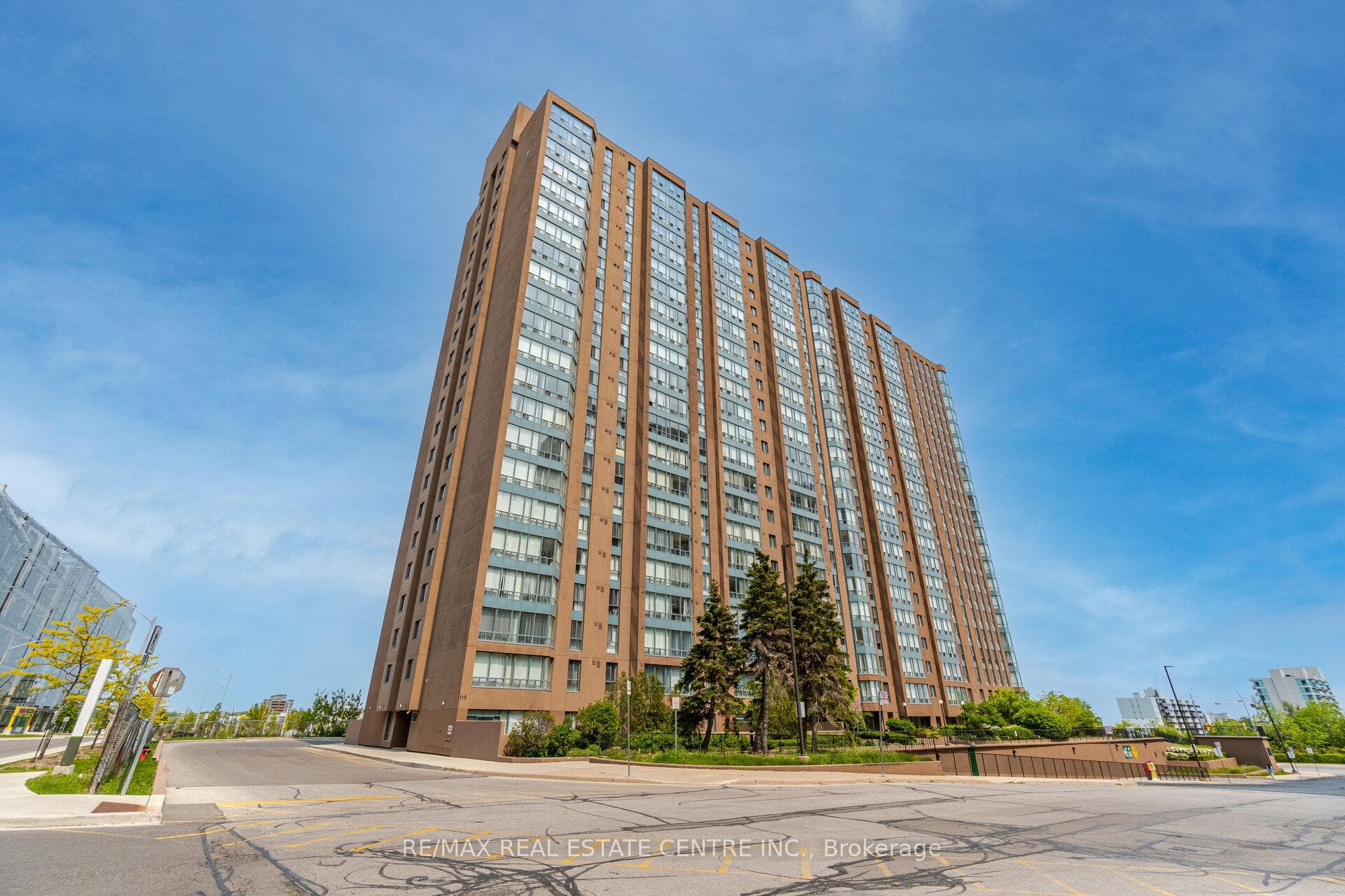 115 Hillcrest Avenue Unit 811, Mississauga, ON L5B 3Y9 - Photo 1