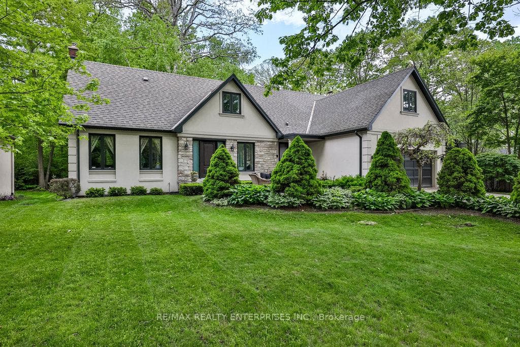 208 Mineola Road, Mississauga, ON L5G 2C7 - Photo 1