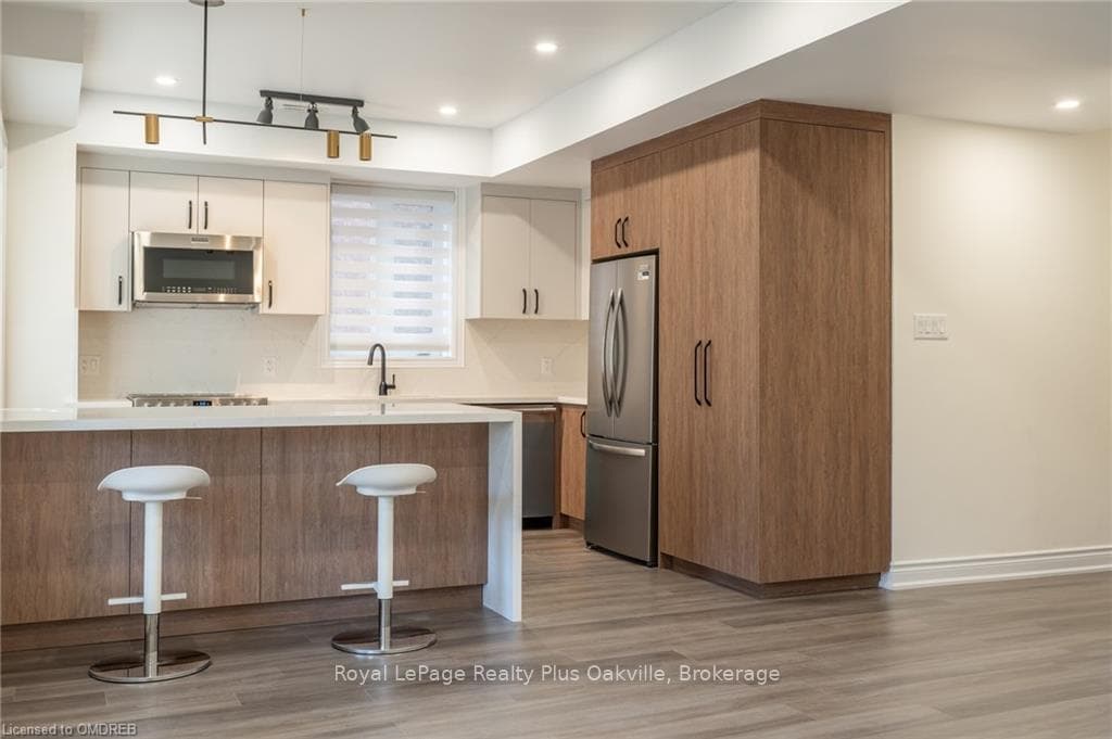 2339-A AWENDA Drive, Oakville, ON L6H 7J7 - Photo 1