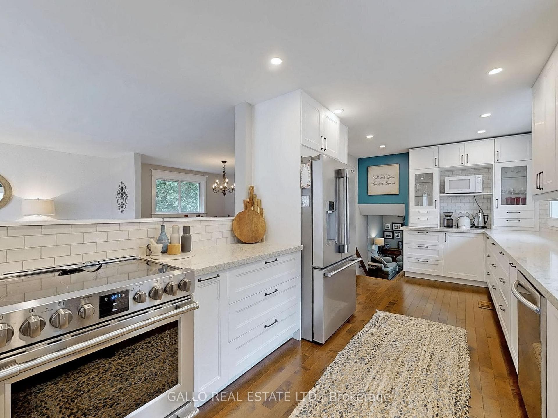 GLEAMING HARDWOOD FLOORS-S/S APPLIANCES