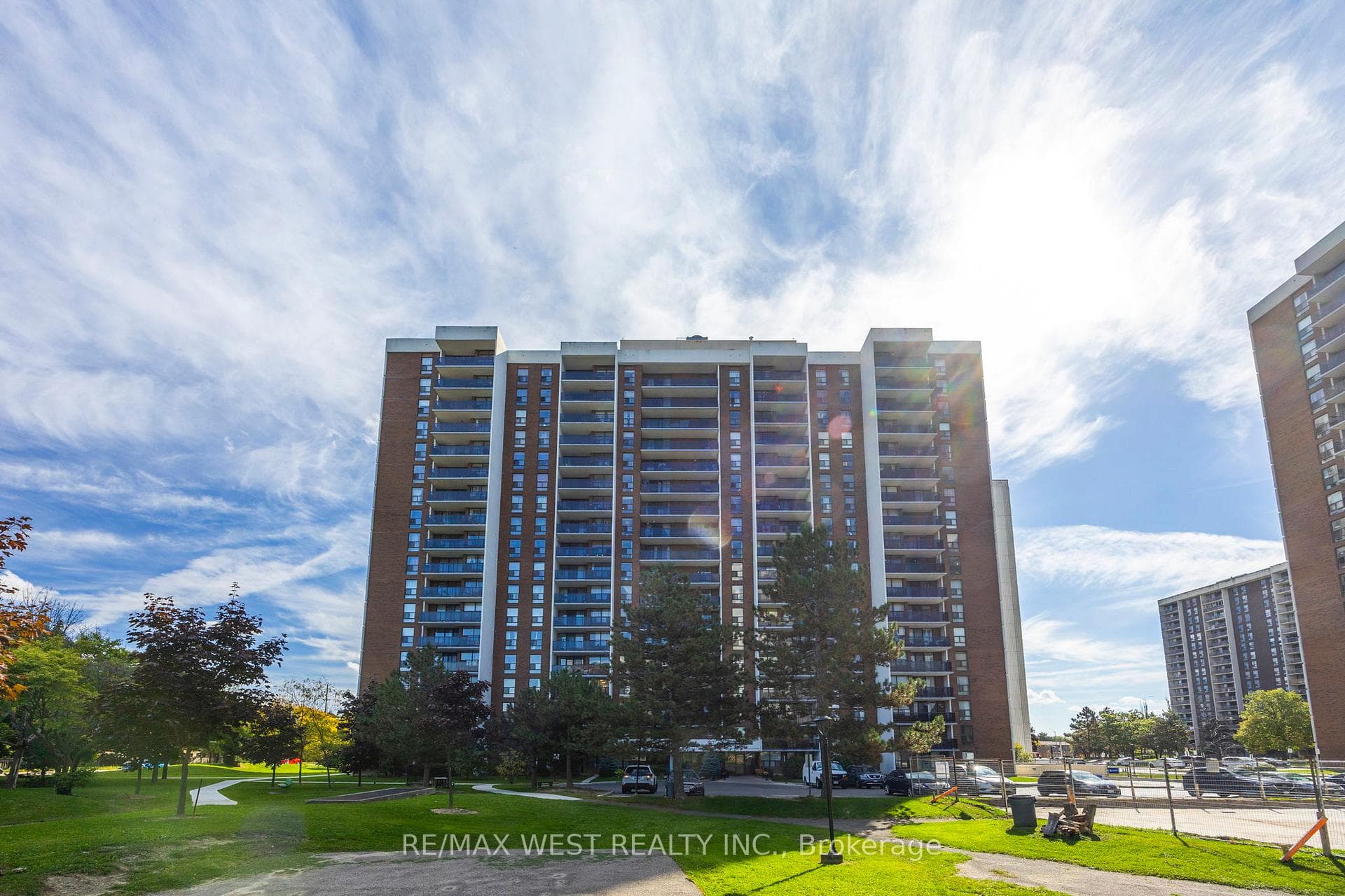 21 Knightsbridge Road Unit 805, Brampton, ON L6T 3Y1 - Photo 1