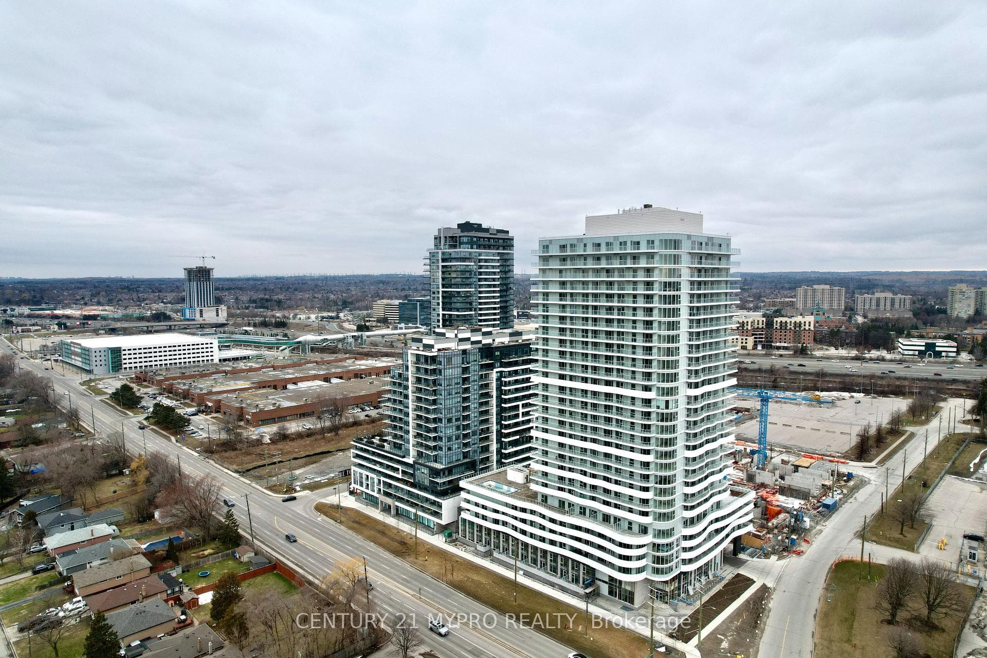 1010 Sandy Beach Road Unit 2006, Pickering, ON L1W 3V9 - Photo 1