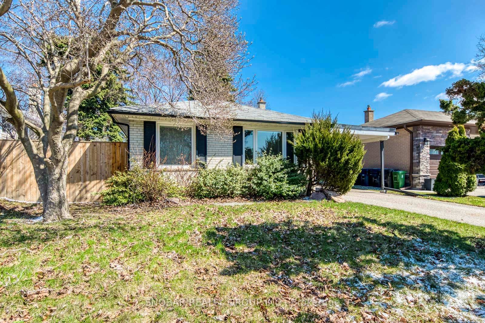 19 Vanderbrent Crescent, Etobicoke (Kingsview Village / Humber Heights), ON M9R 3W9 - Photo 1