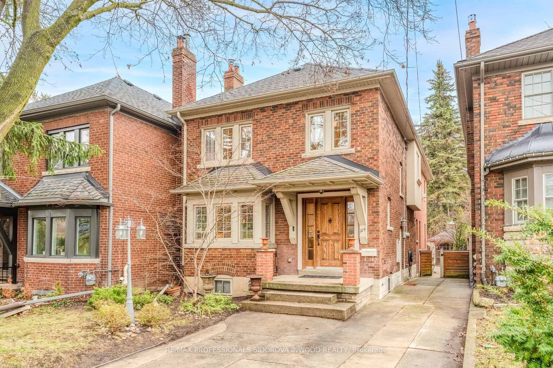 125 Glendonwynne Road, Bloor West Village / Swansea