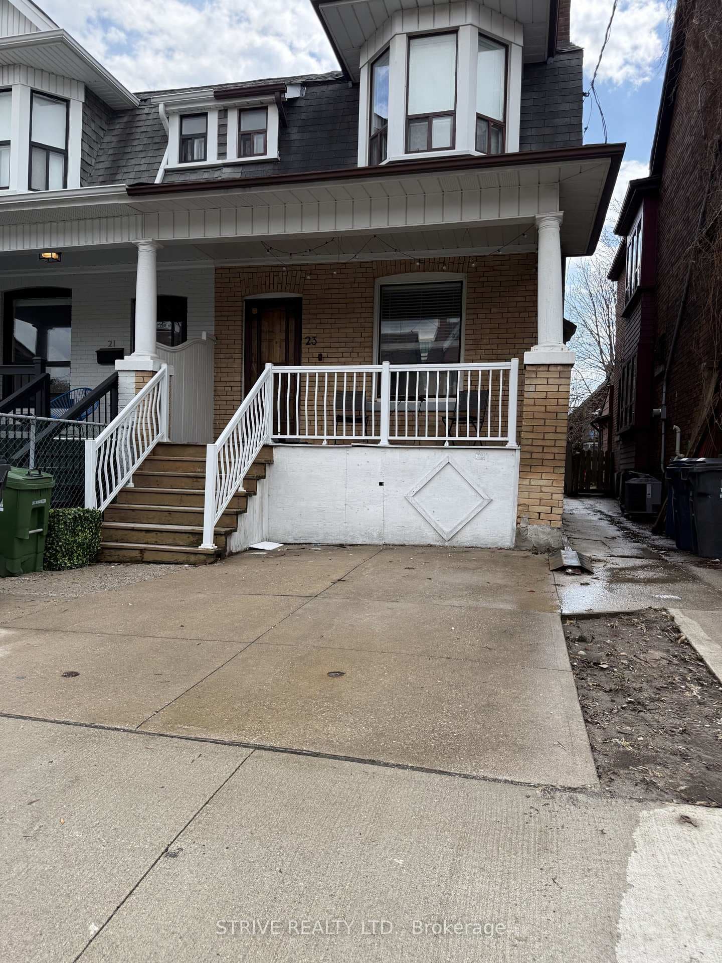 23 Burnfield (Lower) Avenue, Toronto W02
