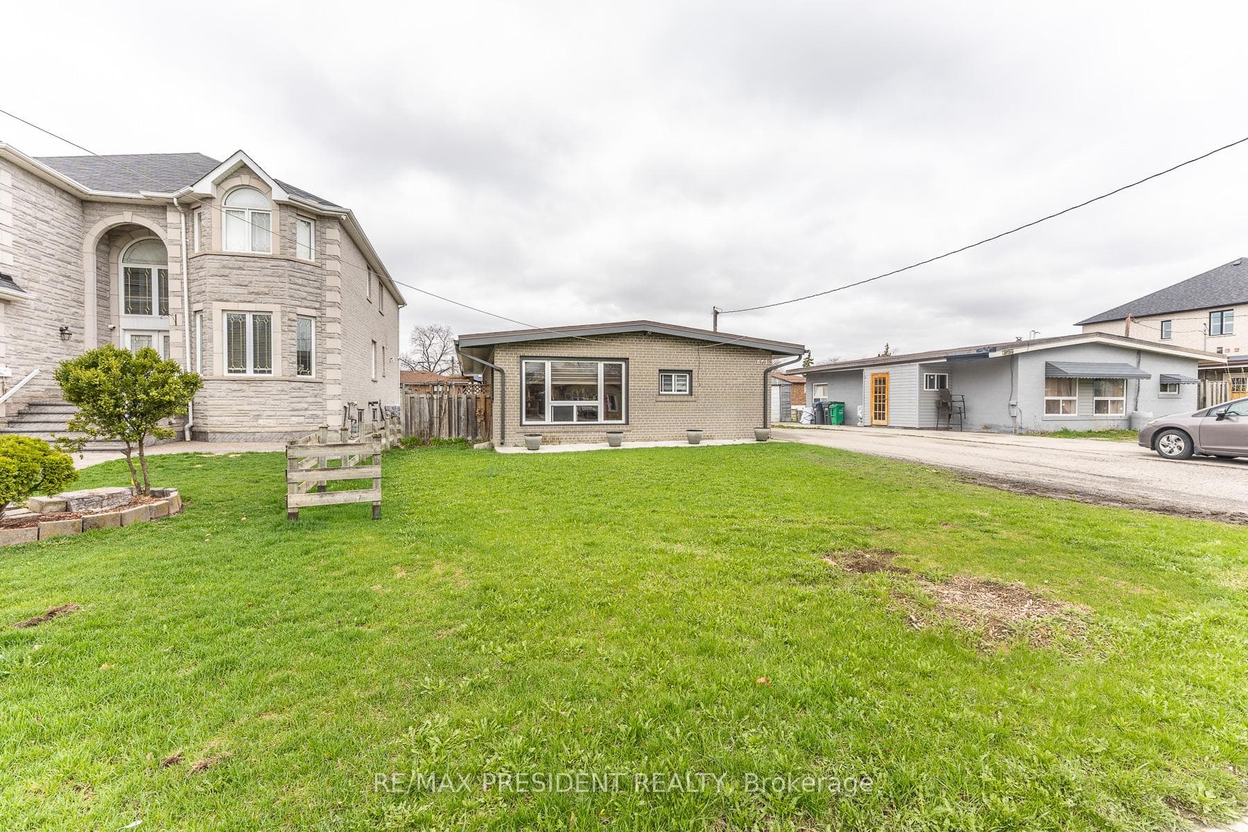 7648 Redstone Road, Mississauga, ON L4T 2B9 - Photo 1