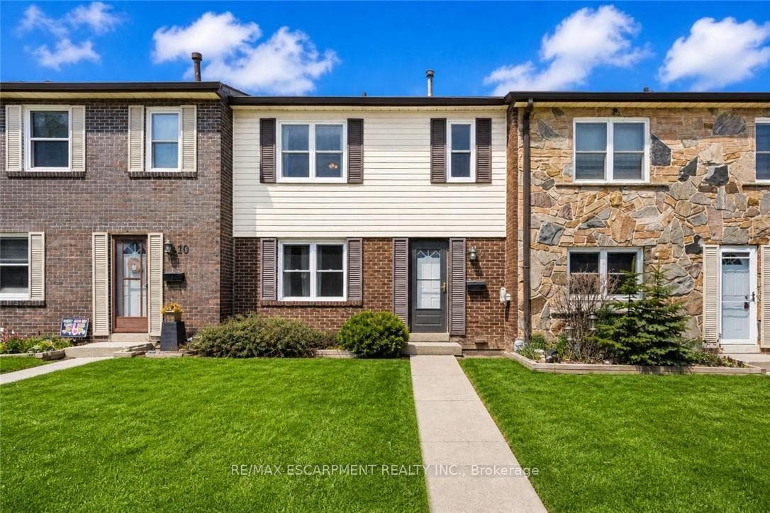 2825 Gananoque Drive Unit 11, Mississauga, ON L5N 1V6 - Photo 1
