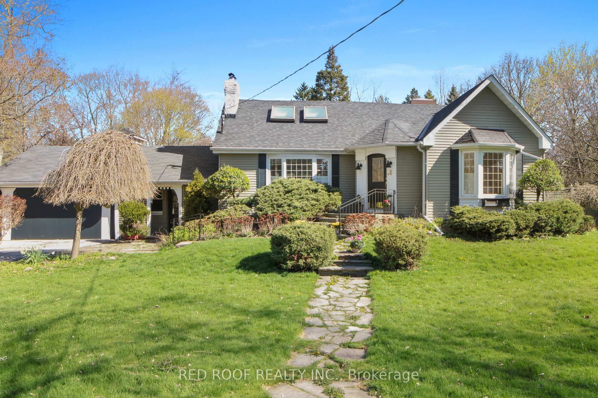 8 Pine Ridge Drive, Scarborough Town Centre, ON M1M 2X5 - Photo 1