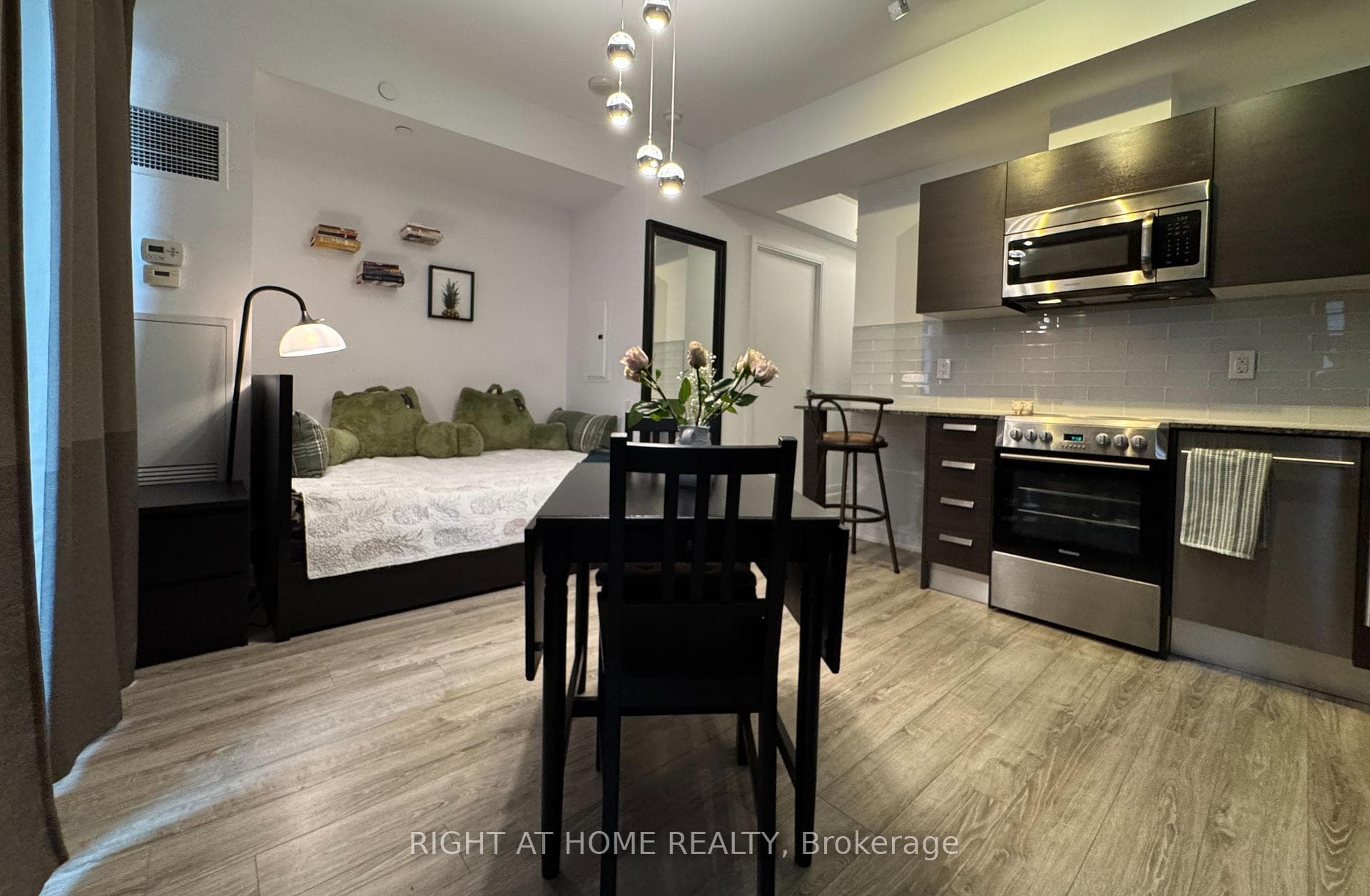 42 Charles Street Unit 2206, Regent Park / Cabbagetown / St. James Town, ON M4Y 1N3 - Photo 1