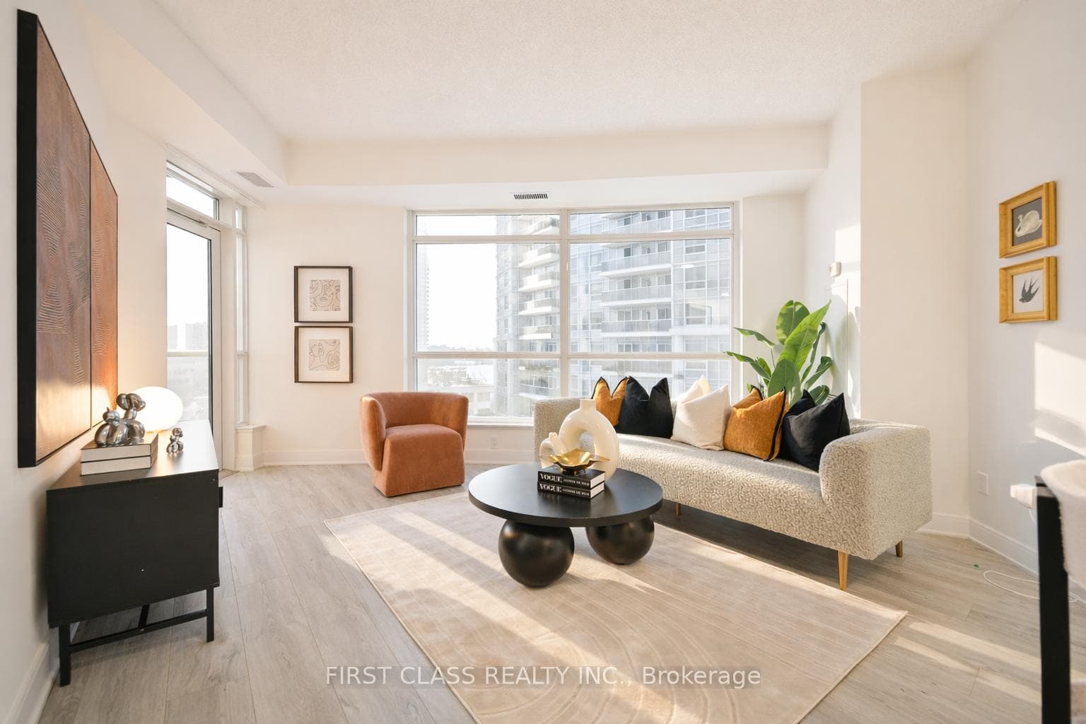 125 Village Green Square Unit 610, Agincourt / Milliken, ON M1S 0G3 - Photo 1