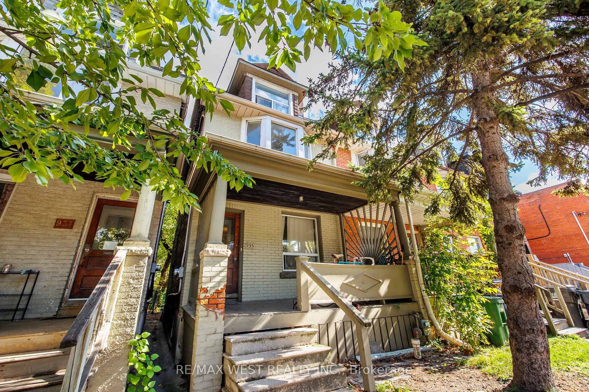 935 Bathurst Street, Toronto C02