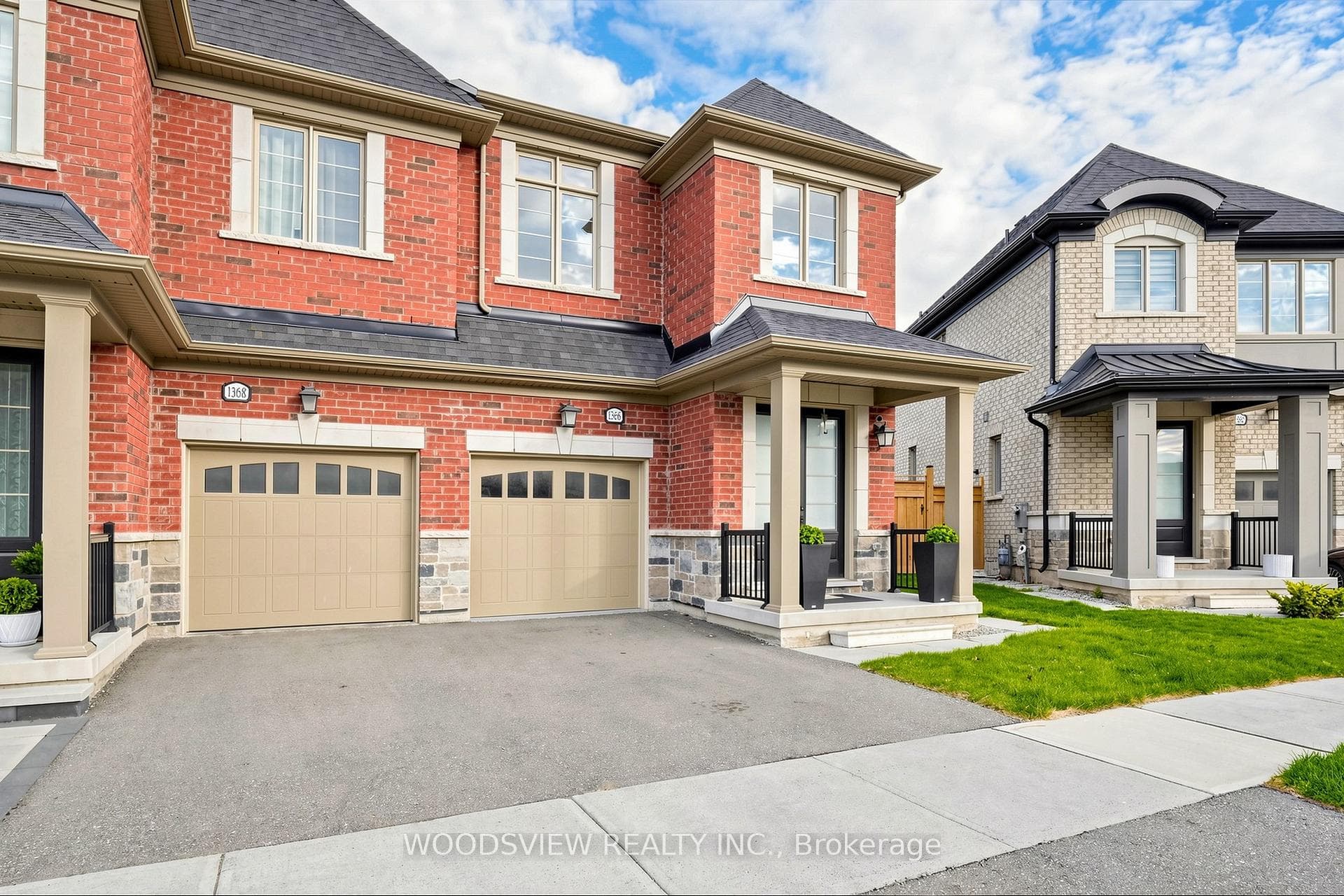 1366 CLARRIAGE Court, Milton